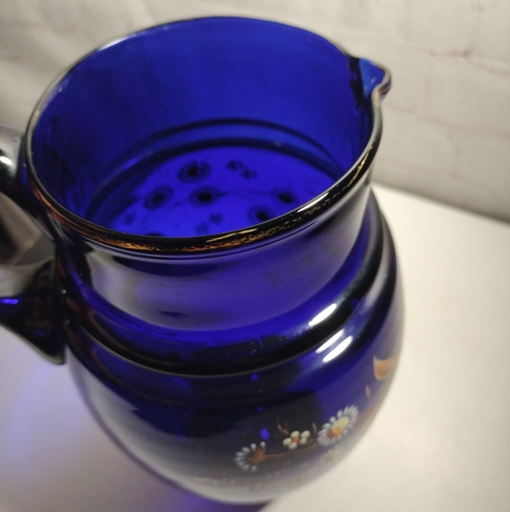 Antique VTG Hand Blown Cobalt Blue Glass Pitcher Jug White Daisy Flowers 9.5" - Picture 10 of 15